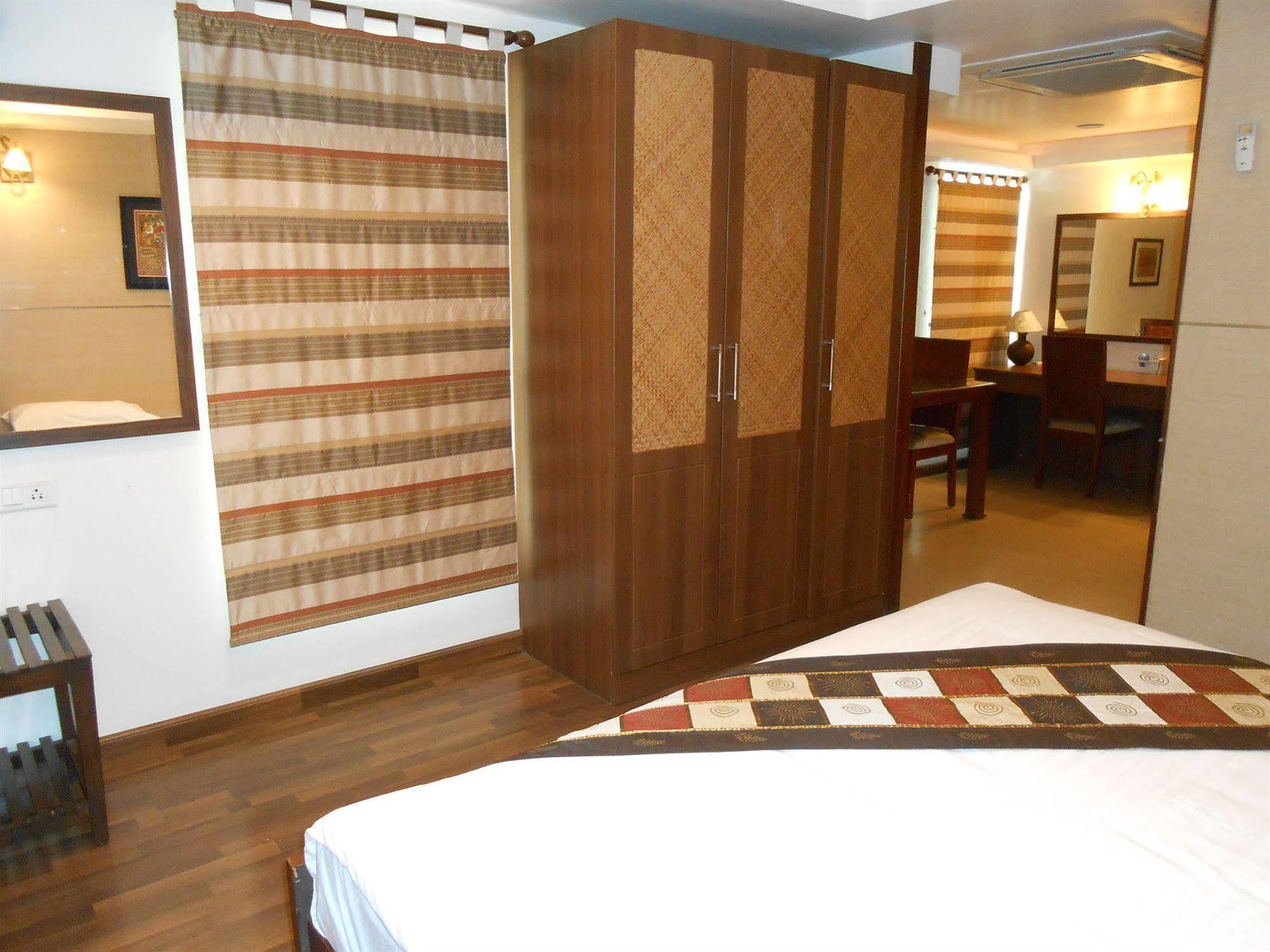 Brunton Heights Executive Suites Bangalore Exterior foto
